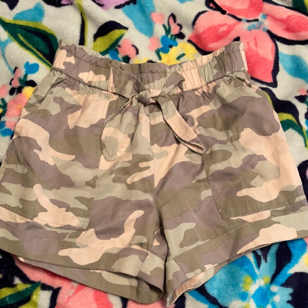Aerie camo shorts